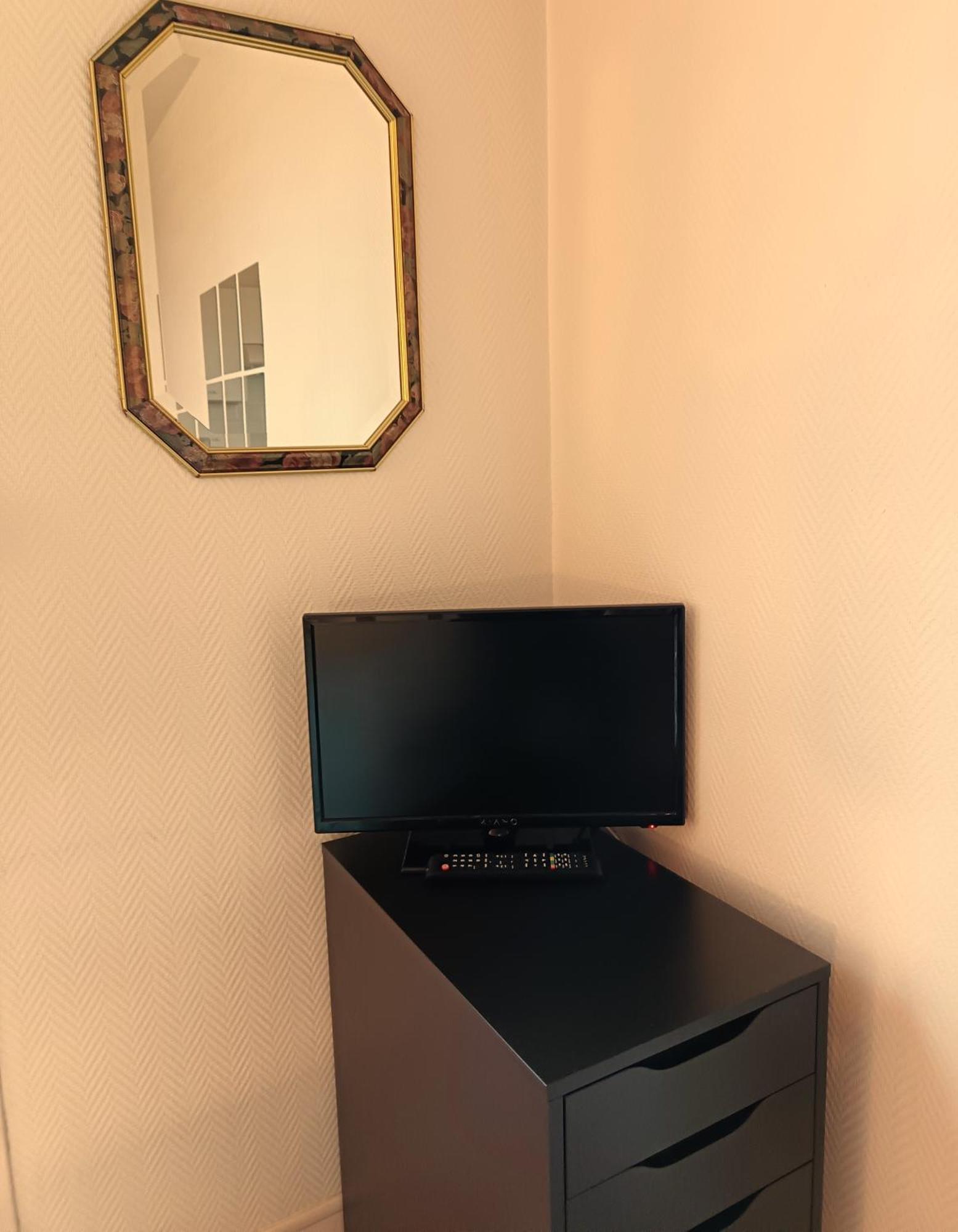 Appartement A Orleans Au Calme Avec Parking Gratuit, Balcon Et Ascenseur Extérieur photo